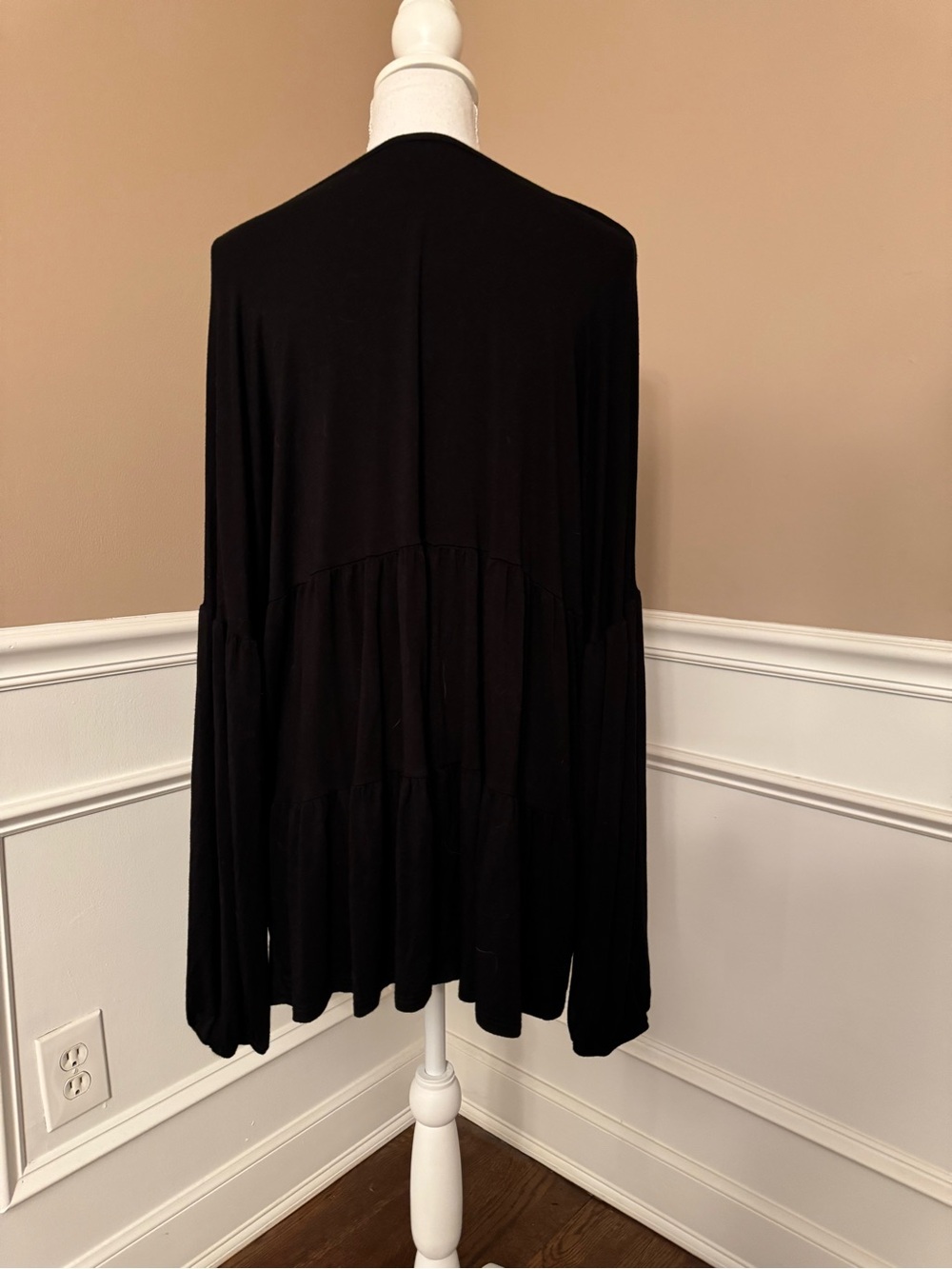 Celeste Black Tiered V-Neck Long Sleeve Tunic Top - Size 3XL - Picture 7 of 16